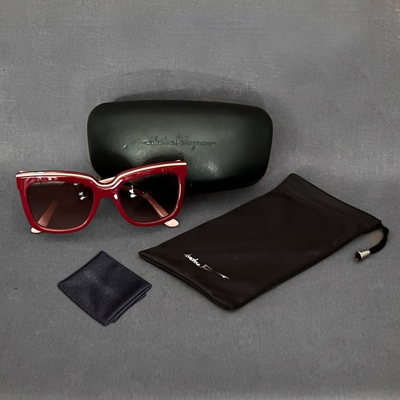 Salvatore Ferragamo Sunglasses - Picture 6 of 10